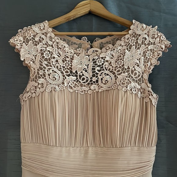 Formal Dress Perfect for Wedding, Shower or NYE!!! - Picture 2 of 11